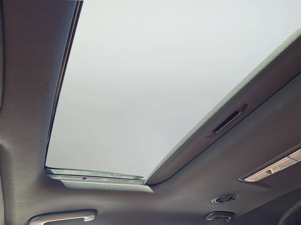 Used 2025 White Kia EX X-Line image 19