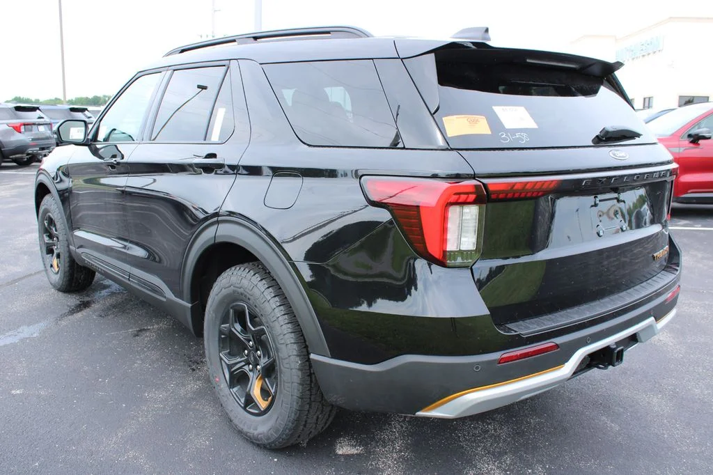 New 2026 Agate Black Metallic Ford Tremor® image 7
