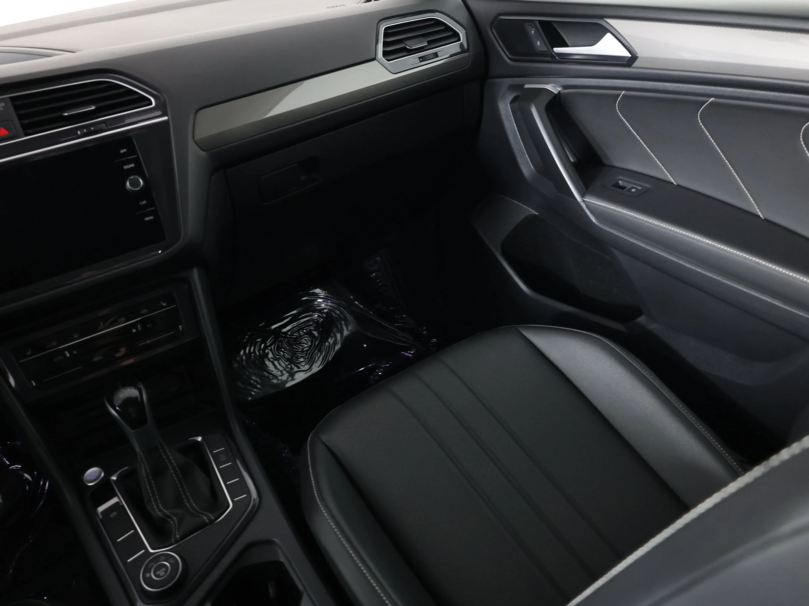 2024 Volkswagen Tiguan SE - Photo 8