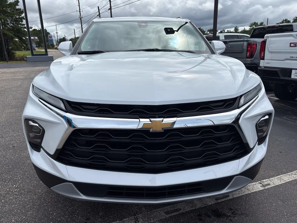 New 2026 Summit White Chevrolet 2LT image 8