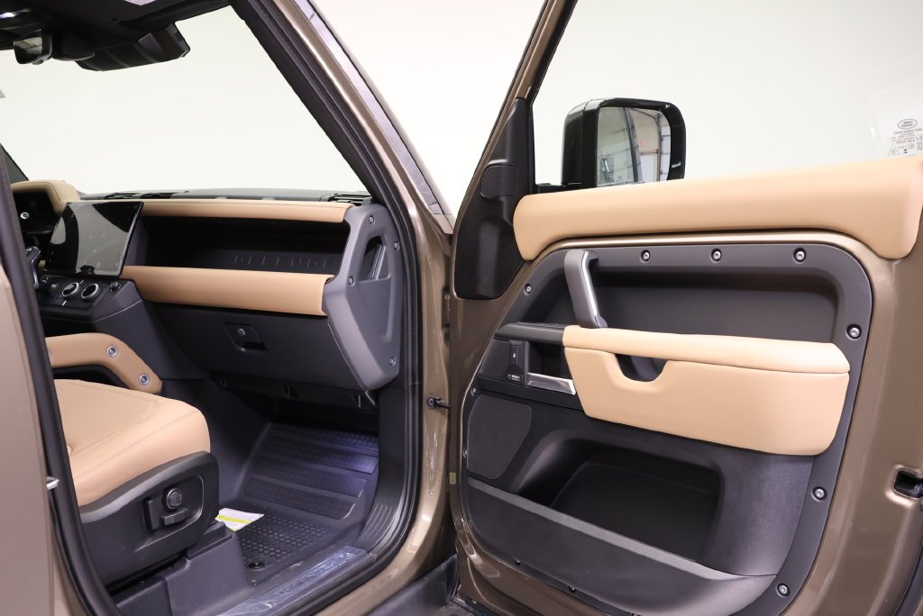 New 2026 Gondwana Stone Metallic Land Rover X-Dynamic SE image 39