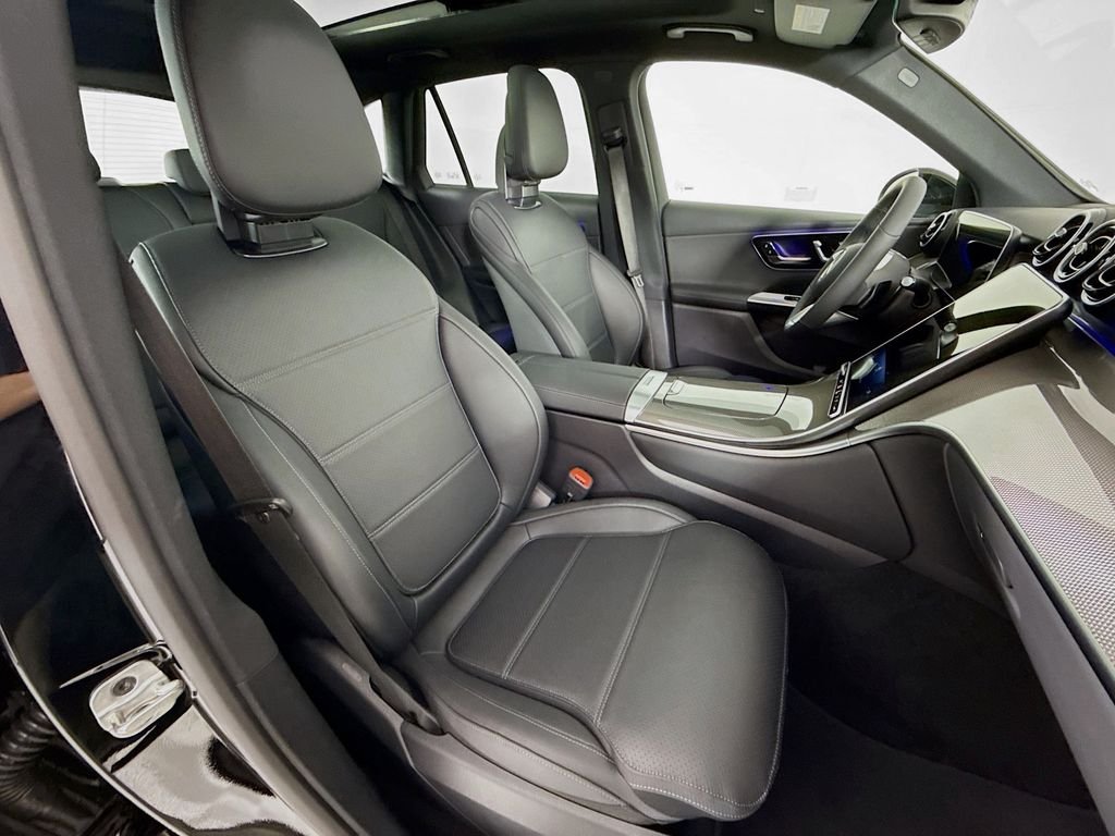 Used 2026 Black Mercedes-Benz GLC 300 image 27