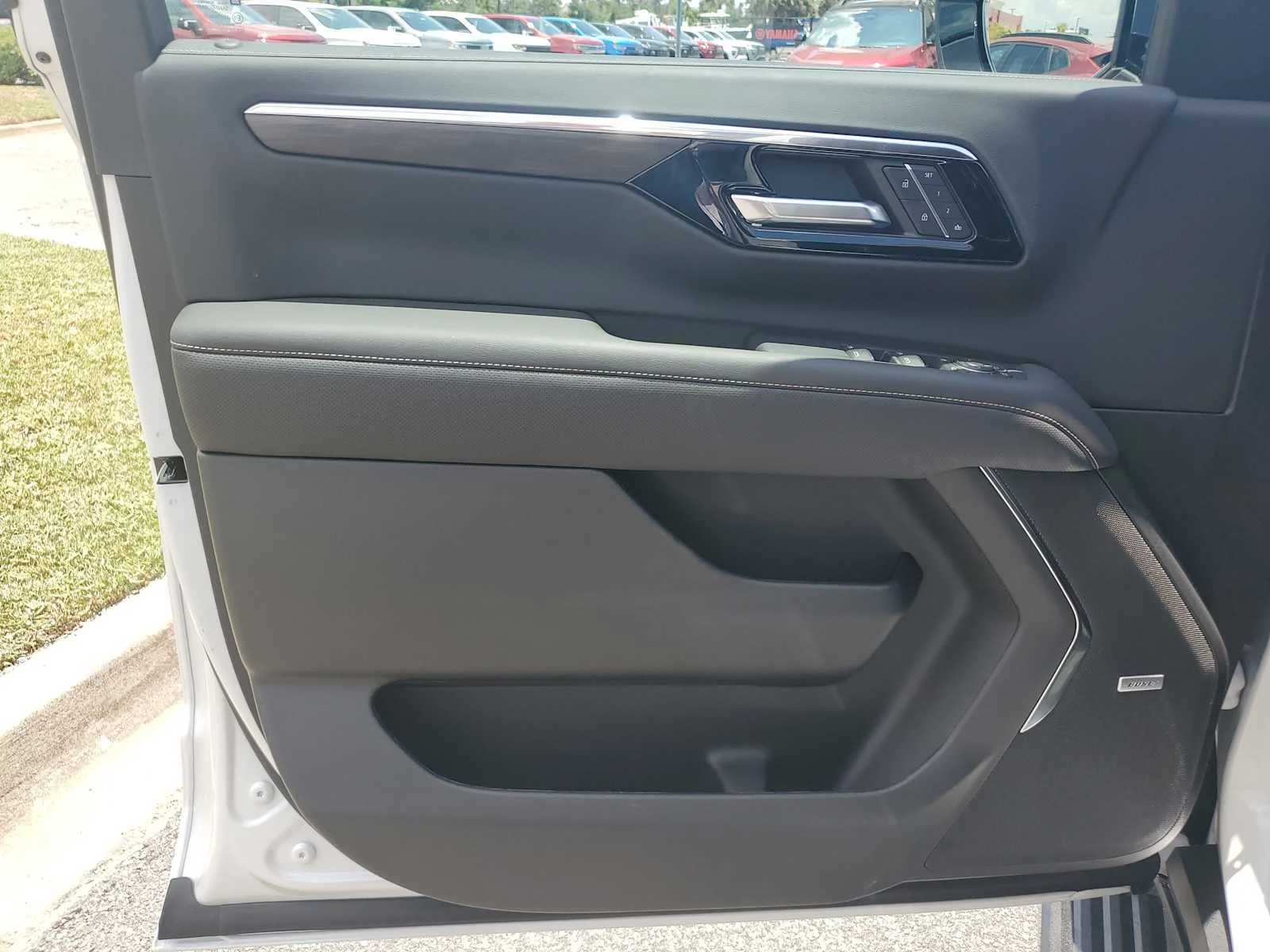2025 Chevrolet Suburban Premier - Photo 16