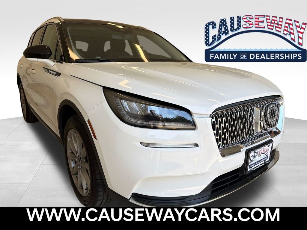 Used 2022 White Lincoln Standard image 1