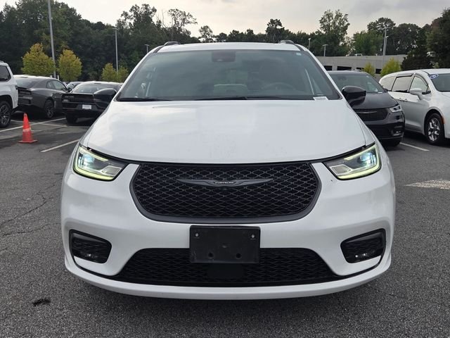 Used 2025 White Chrysler Limited image 2