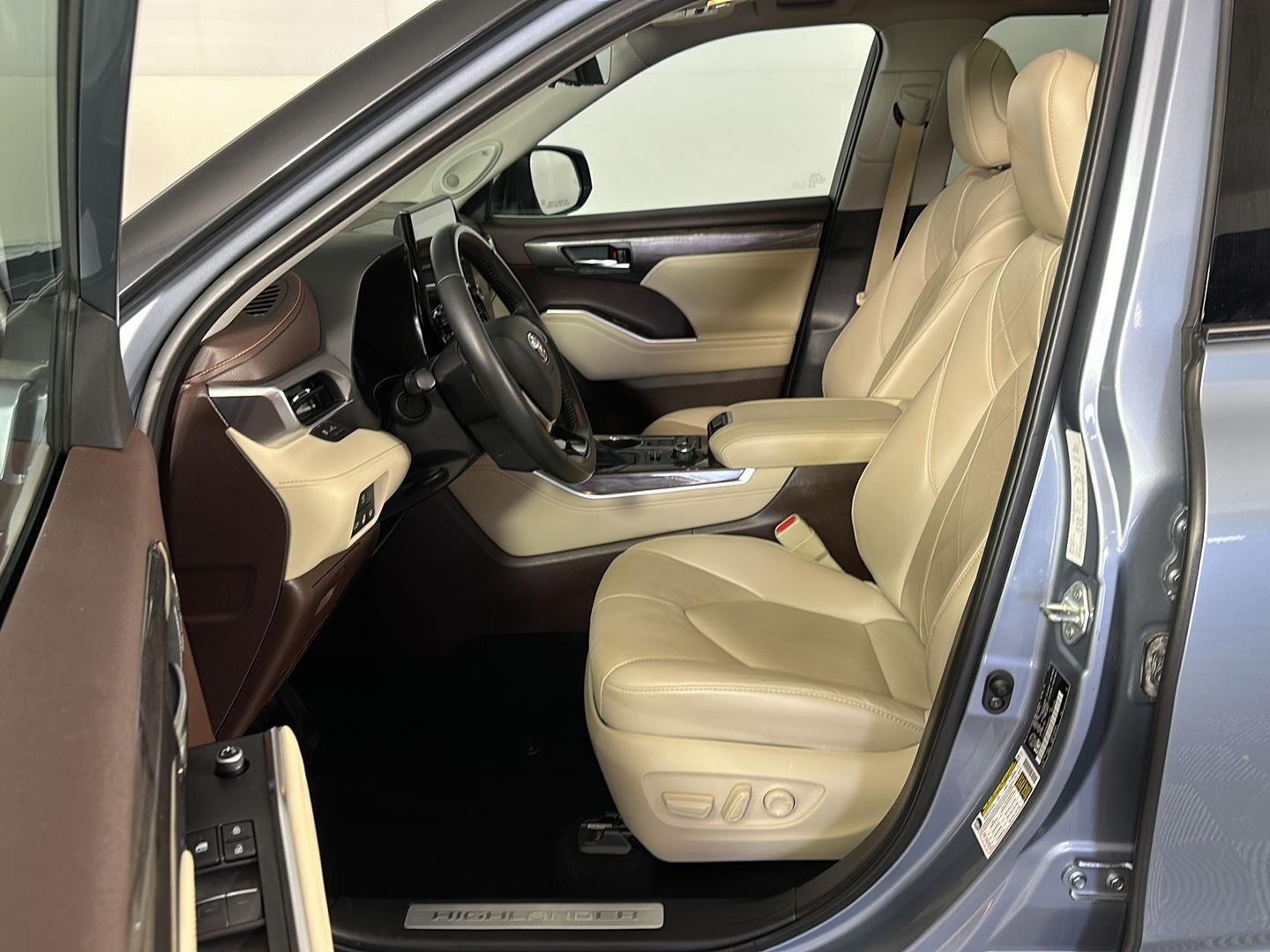 Used 2021 Moon Dust Toyota Platinum image 7