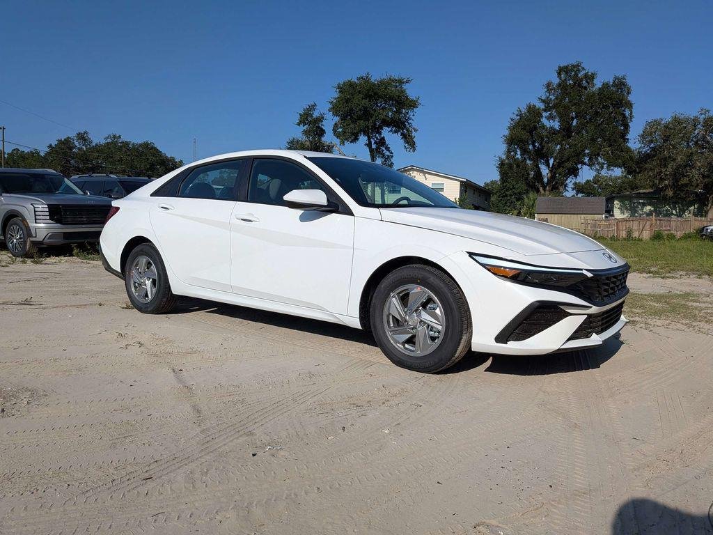 New 2026 White Hyundai SE image 1