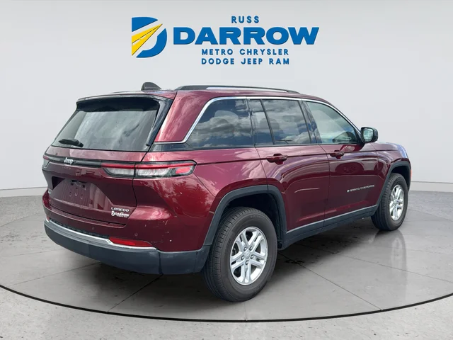 Used 2023 Red Jeep Laredo image 5