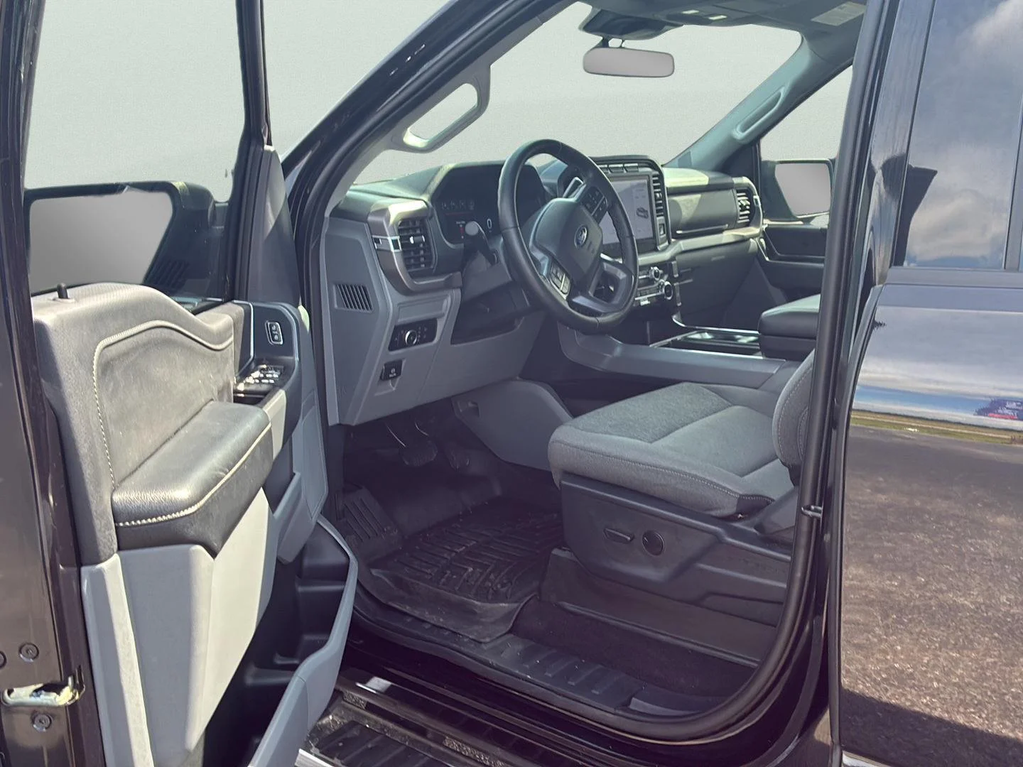 Used 2024 Agate Black Ford XLT image 15