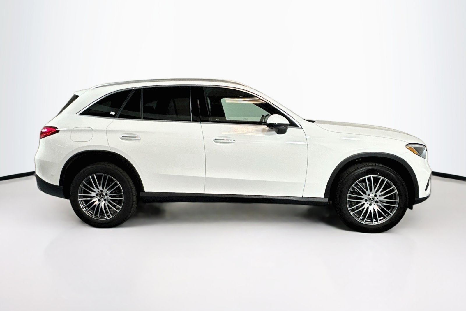 New 2026 Polar White Mercedes-Benz GLC 300 image 4