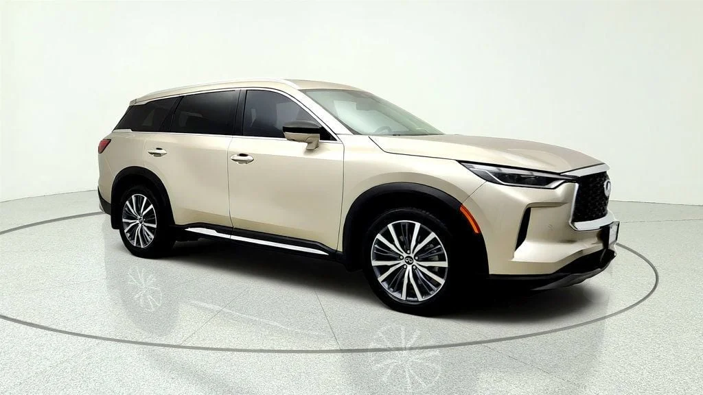 Used 2023 Warm Titanium INFINITI SENSORY AWD image 3
