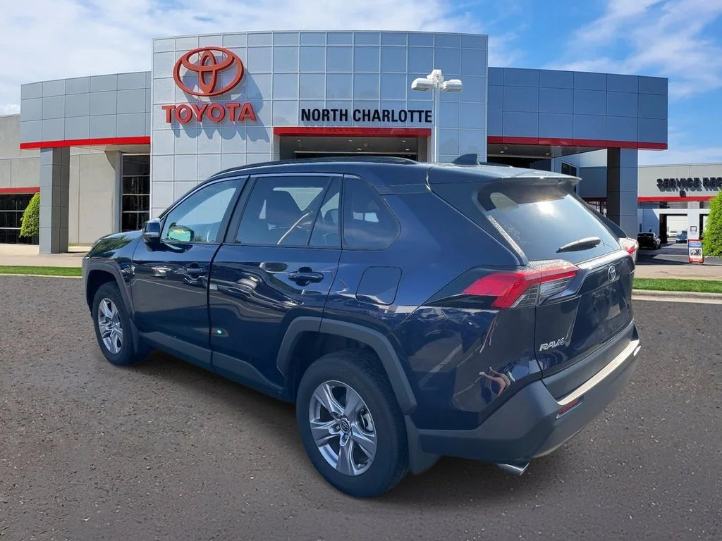 Used 2025  Toyota XLE image 6