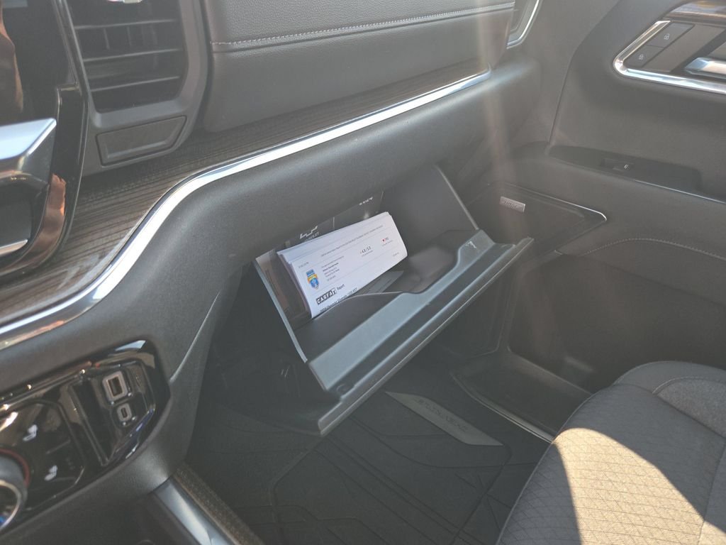 Used 2024 Summit White Chevrolet RST image 31