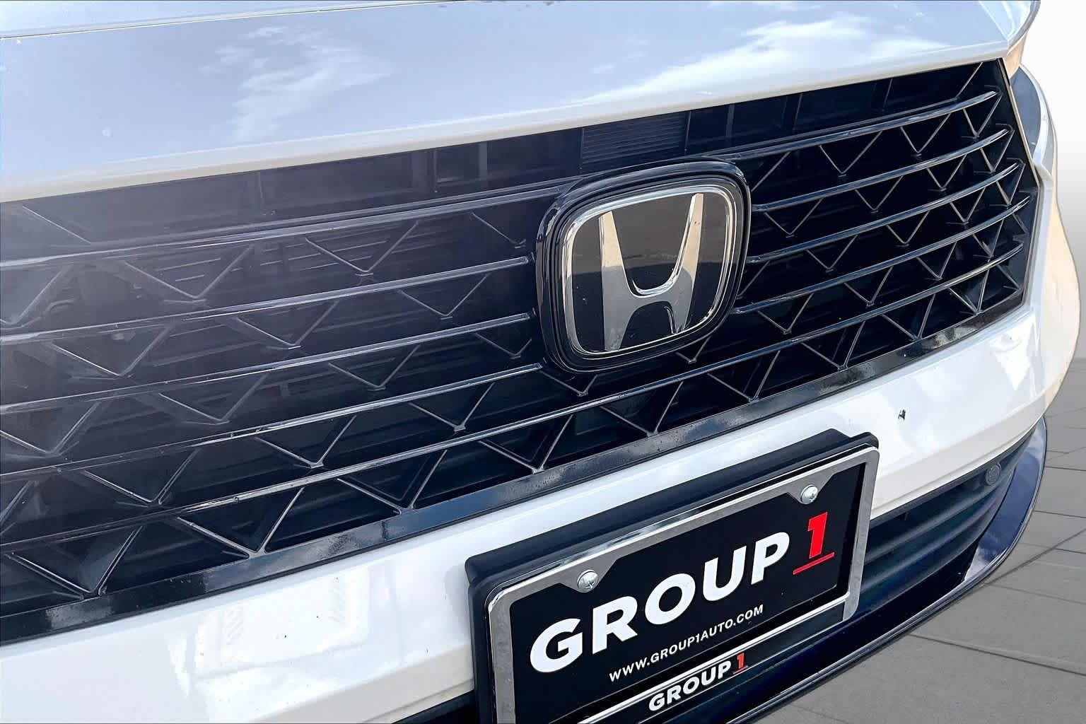 Used 2023 Platinum White Pearl Honda Touring image 30
