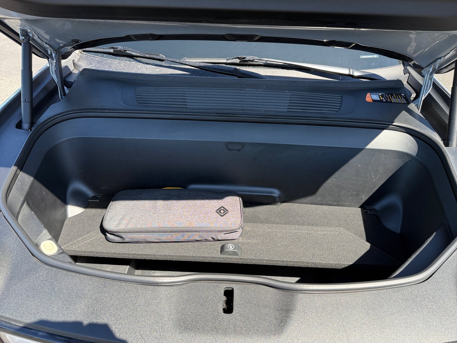 Used 2024 La Silver Rivian Adventure Dual Motor Standard Pack image 21