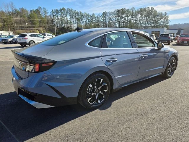 Used 2025 Blue Hyundai SEL image 8