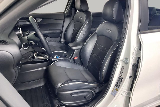 Used 2022 White Kia GT-Line image 19
