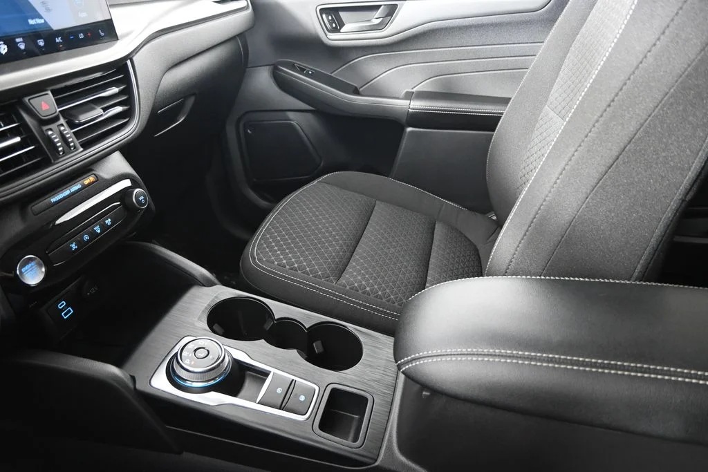 Used 2023  Ford Active image 31