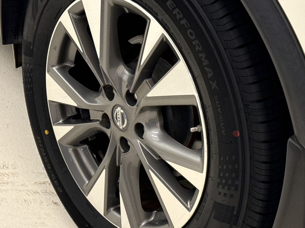 Used 2017 Pearl White Nissan SL image 11