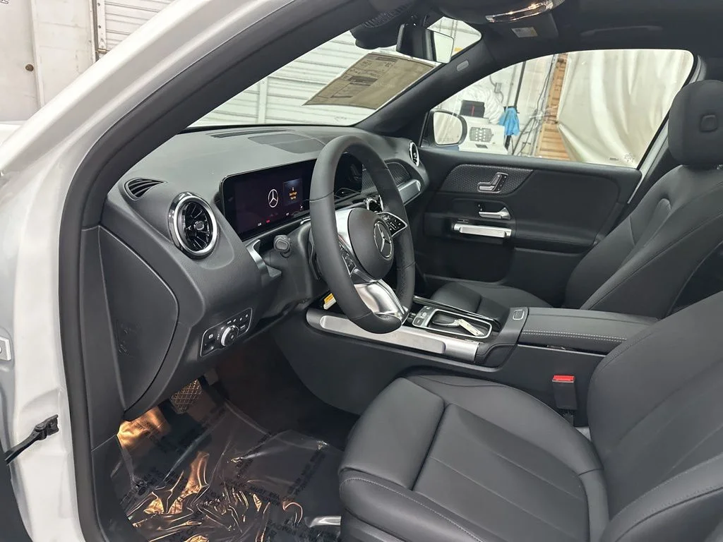 Used 2026 White Mercedes-Benz GLB 250 image 9