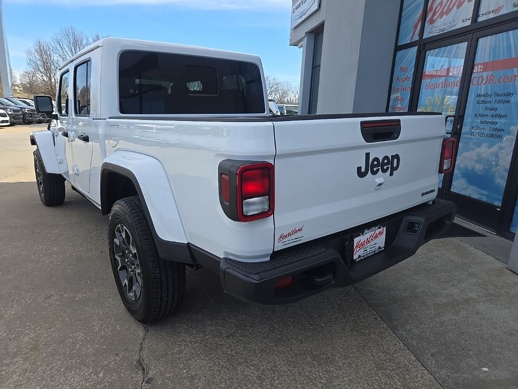 New 2026 Bright White Clear-Coat Exterior Paint Jeep Sahara image 9