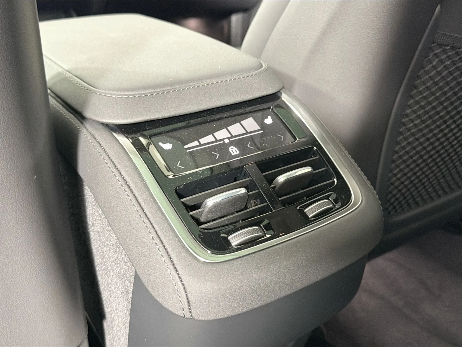 New 2026 Crystal White Volvo Plus image 27