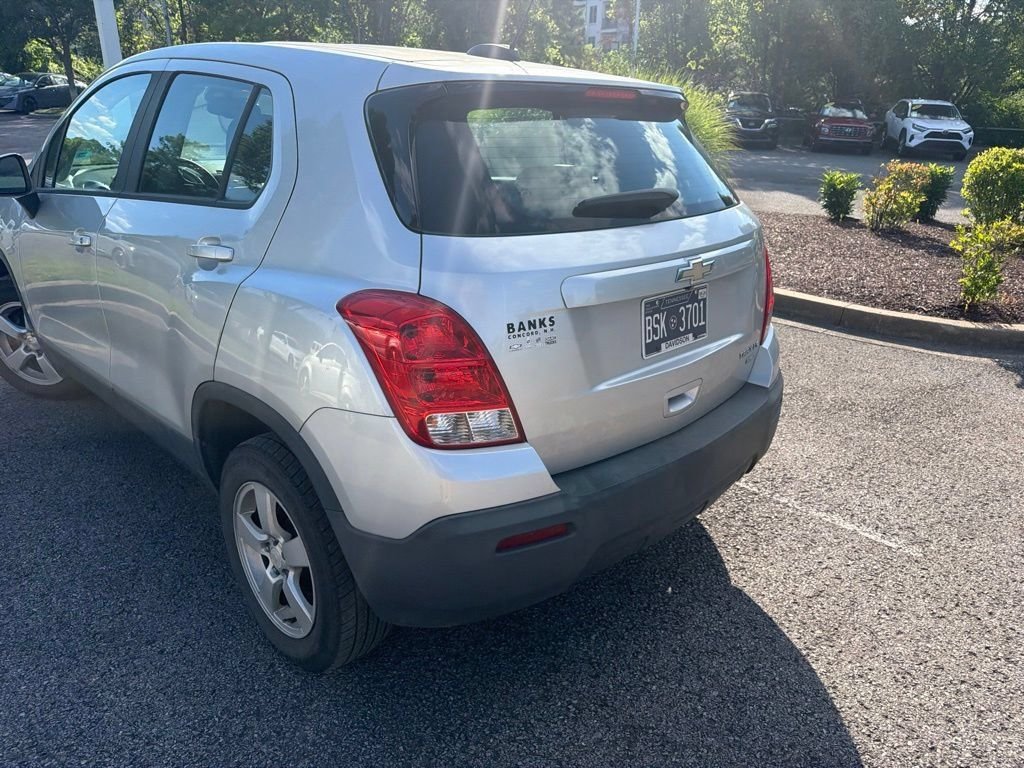 Used 2016 Silver Chevrolet LS image 3
