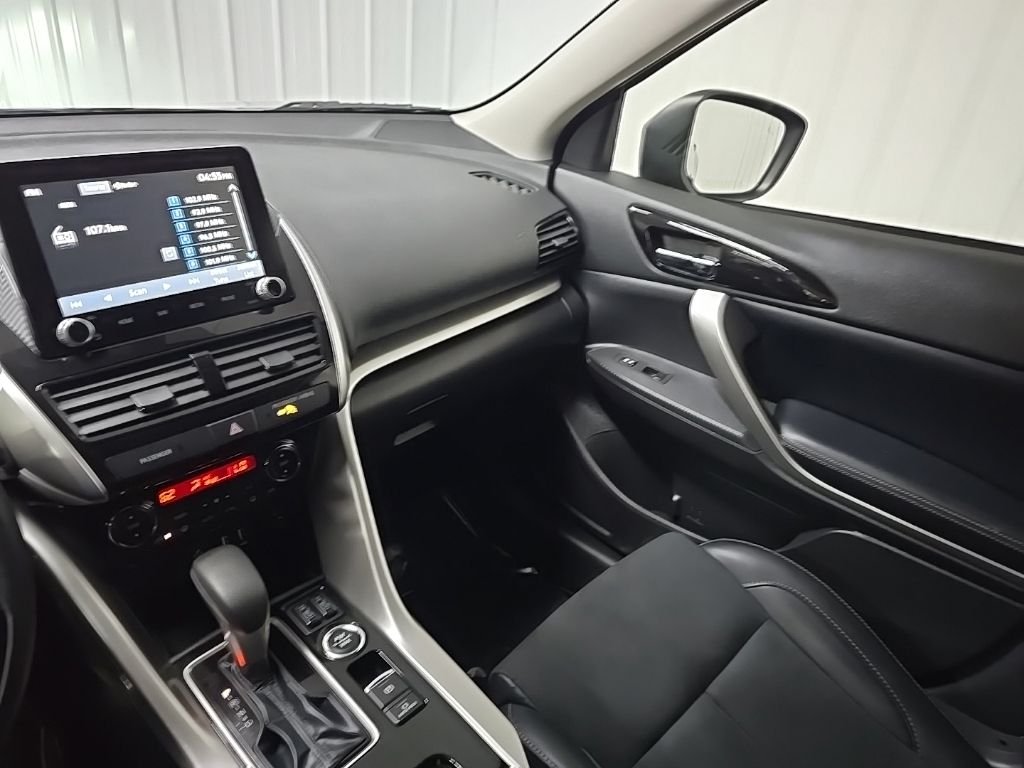 Used 2025 Labrador Black Pearl Mitsubishi SE image 28