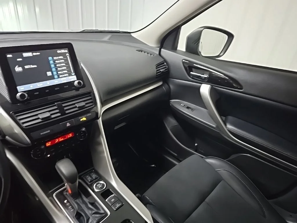Used 2025 Black Mitsubishi SE image 28