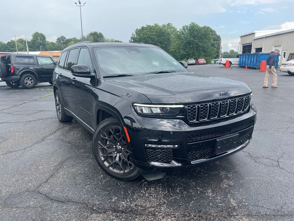 2023 Jeep Grand Cherokee L Summit 4x4's photo