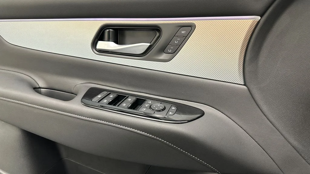 New 2026 White Nissan Platinum image 16