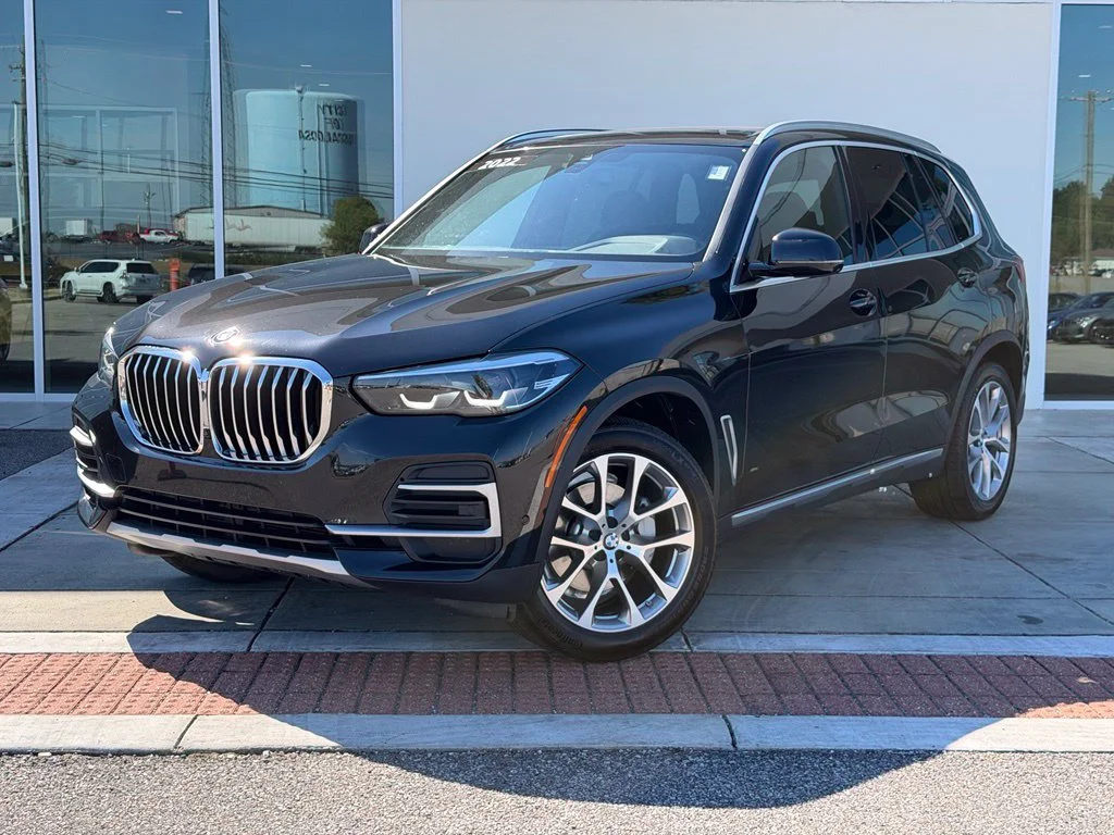 Used 2022 Black Sapphire Metallic BMW sDrive40i image 1