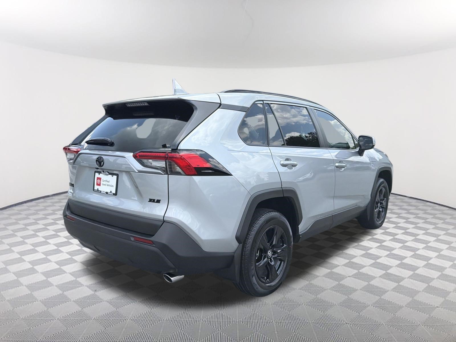 2024 Toyota Venza LE - Photo 17