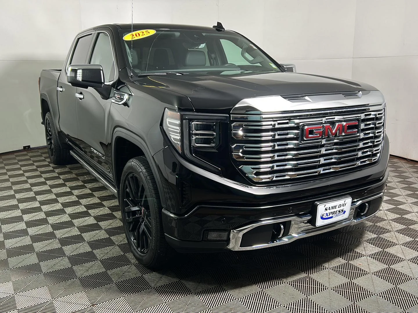 Used 2025 Onyx Black GMC Denali image 4