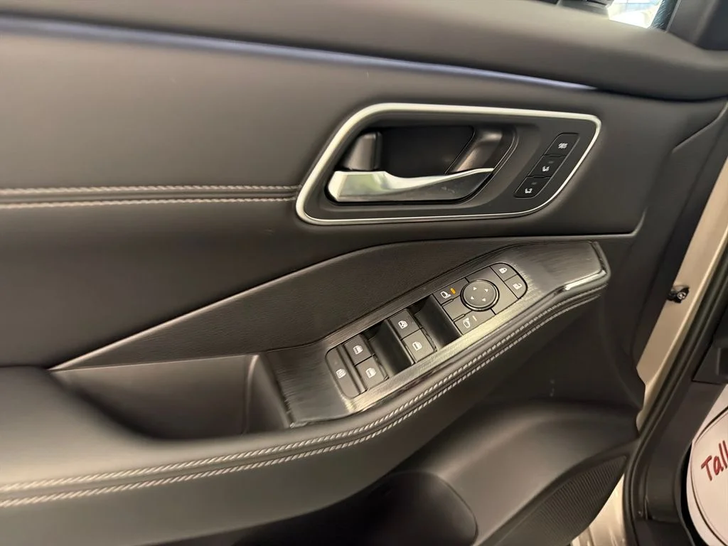 New 2026 Silver Nissan Platinum image 15