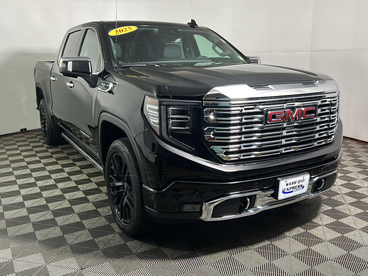 Used 2025 Onyx Black GMC Denali image 4