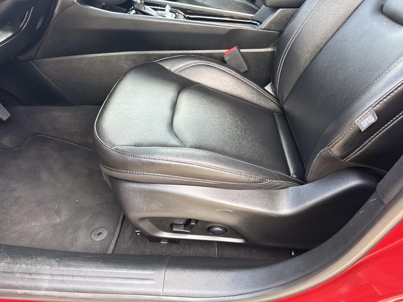 Used 2025 Red Hot Pearlcoat Jeep Limited image 16