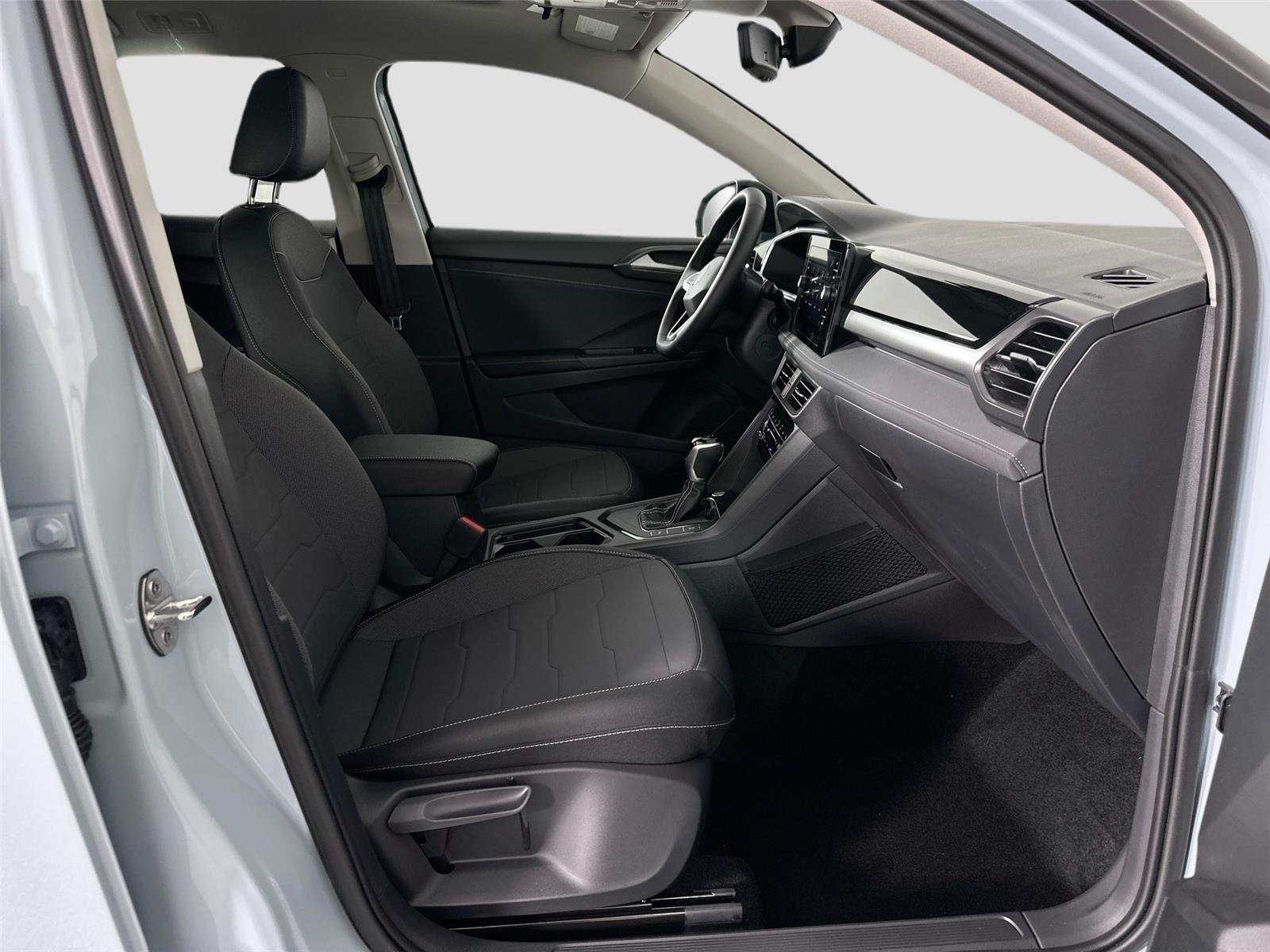 Certified Used 2025  Volkswagen SE Black image 15