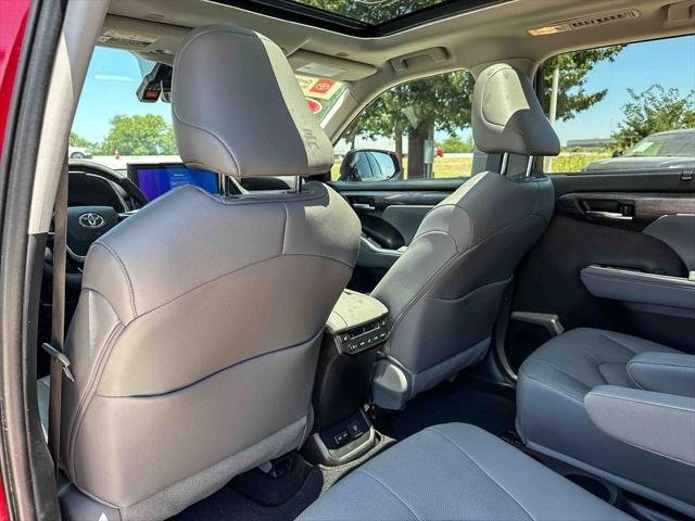 Certified Used 2024 RUBY FLARE PEARL Toyota  image 18