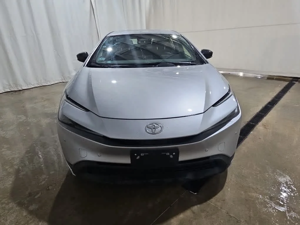 Used 2025 CUTTING EDGE Toyota LE image 9
