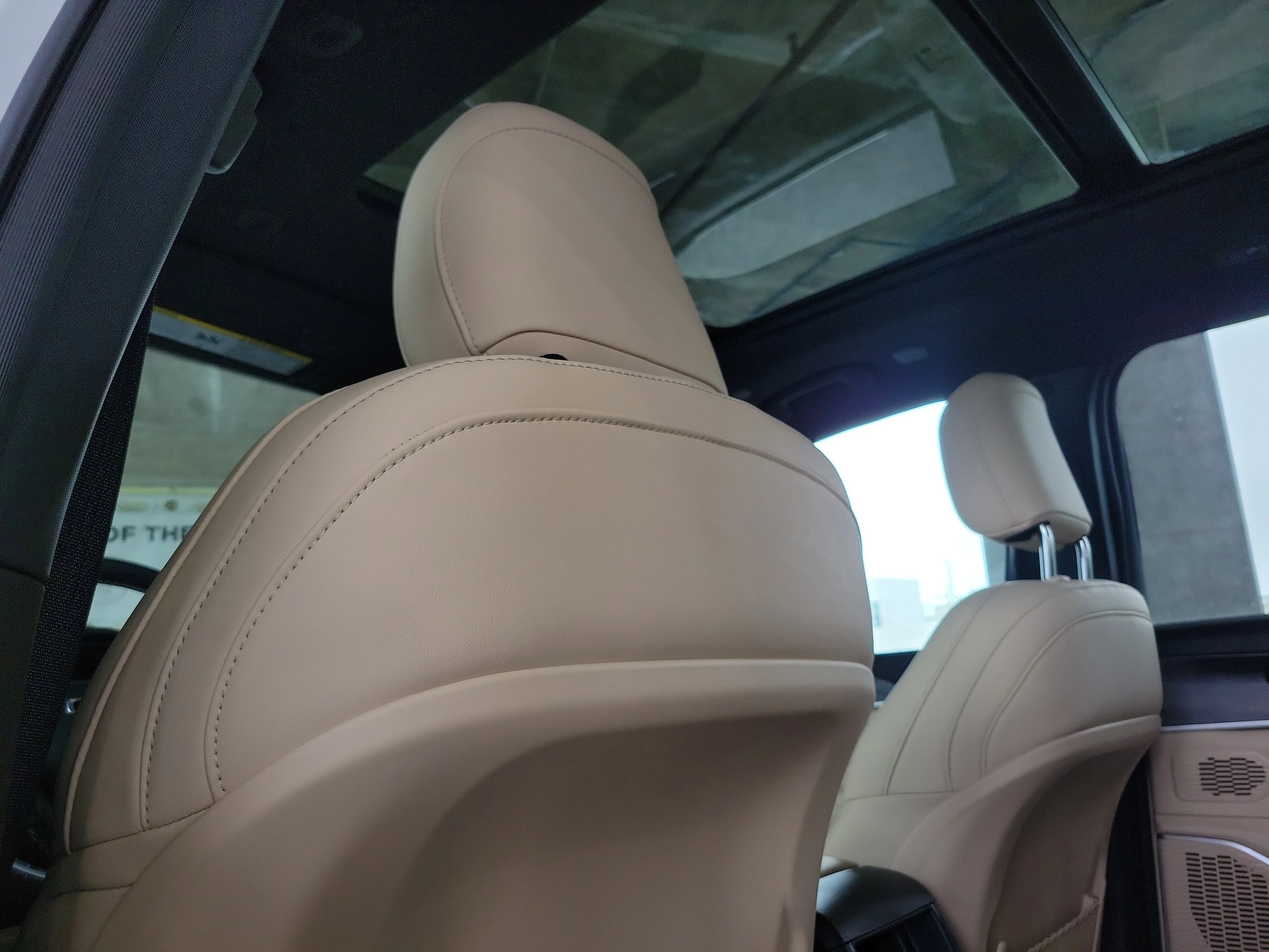 New 2026 Bright White Clear-Coat Exterior Paint Jeep Limited image 9