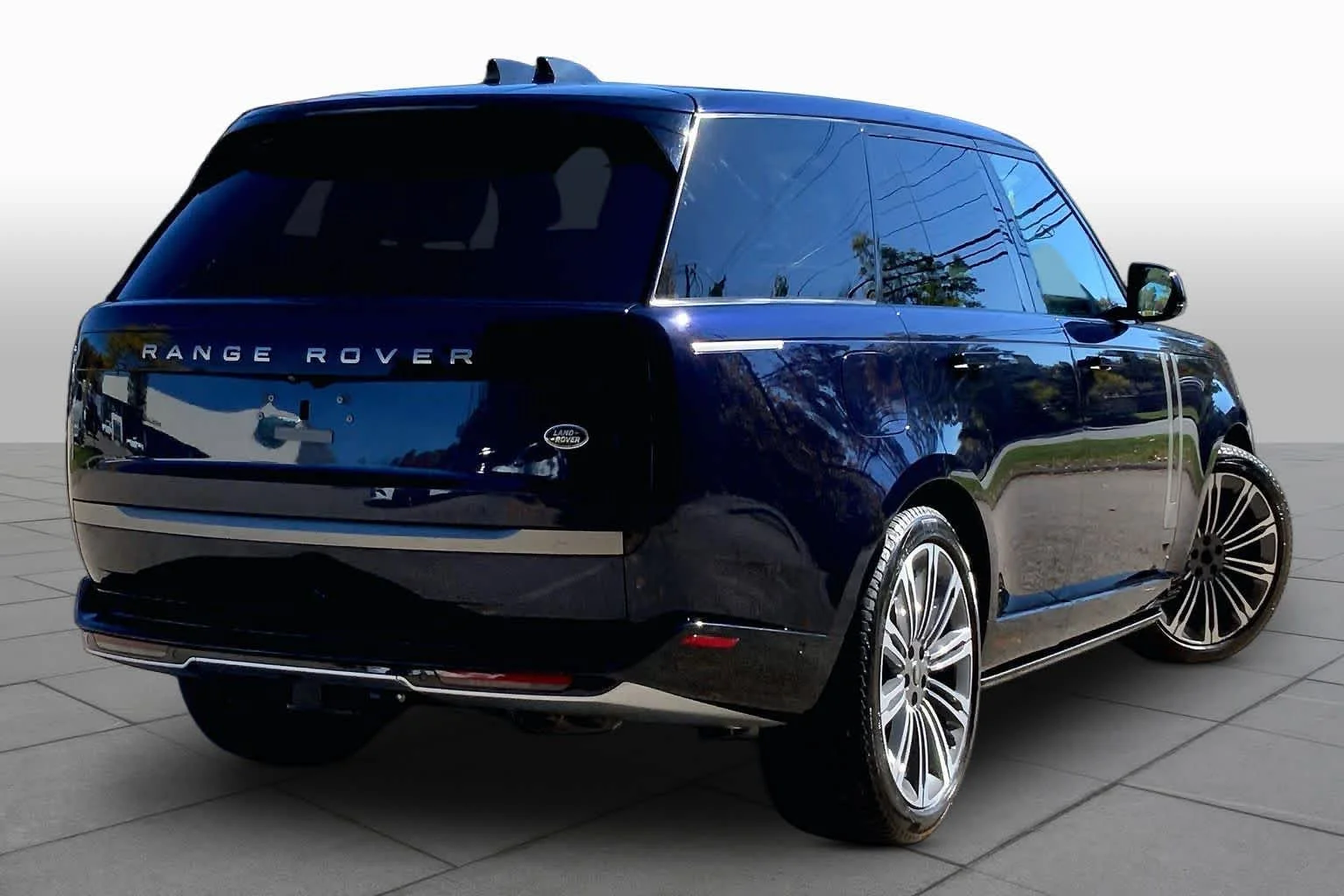 Used 2023 Portofino Blue Metallic Land Rover SE image 12