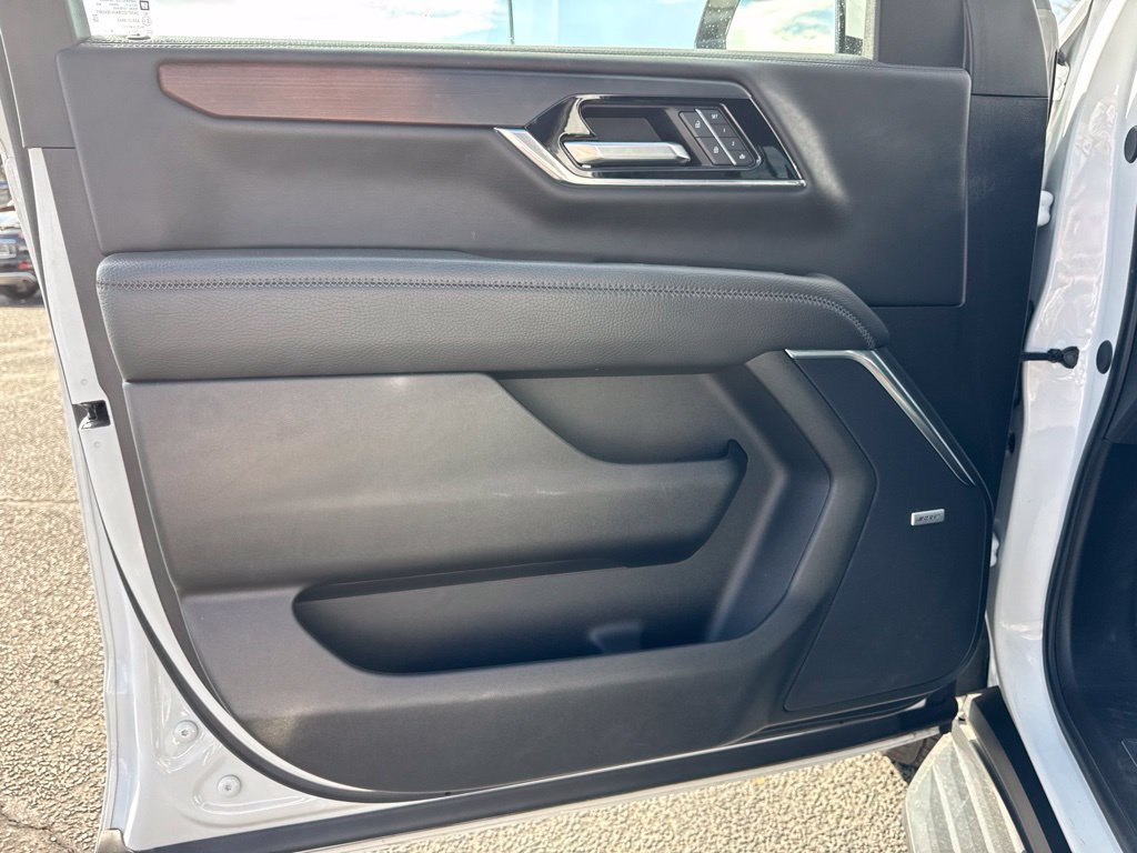Used 2025 Summit White GMC Denali image 10