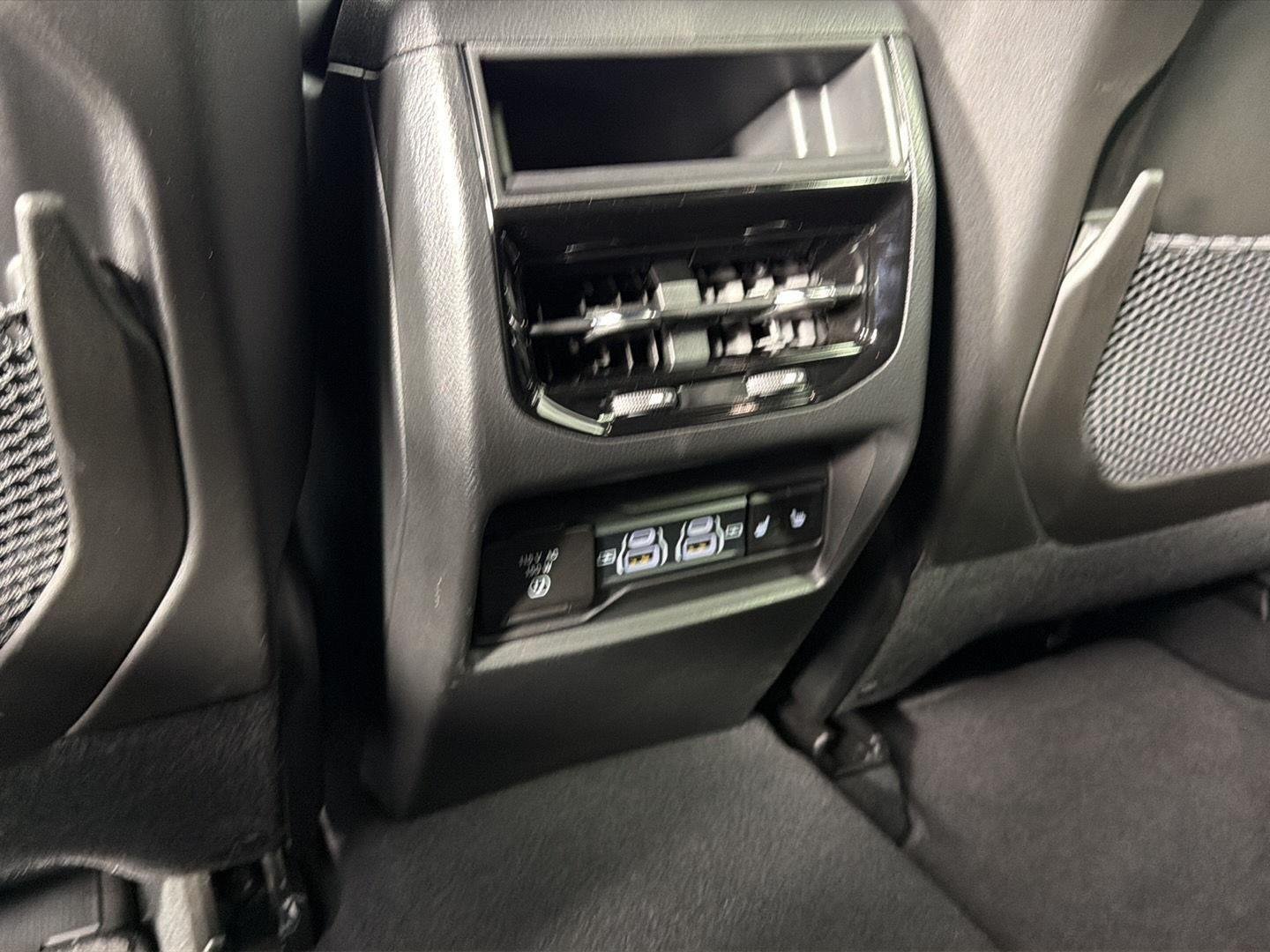 Used 2024 Diamond Black Crystal Pearlcoat Jeep Limited image 20