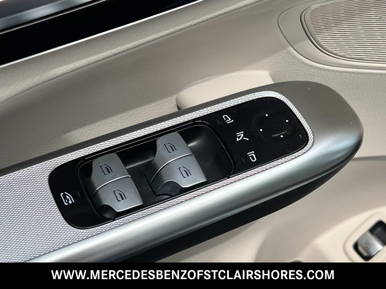 New 2026 Polar White Mercedes-Benz GLC 300 image 17