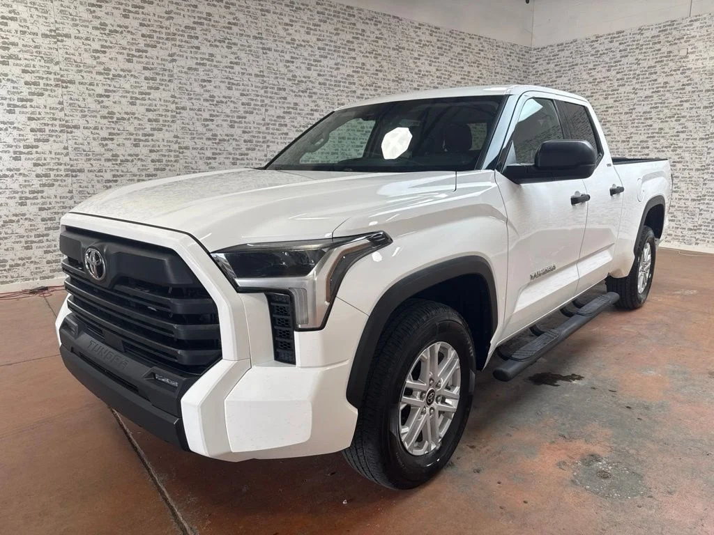 Used 2022 White Toyota SR5 image 3