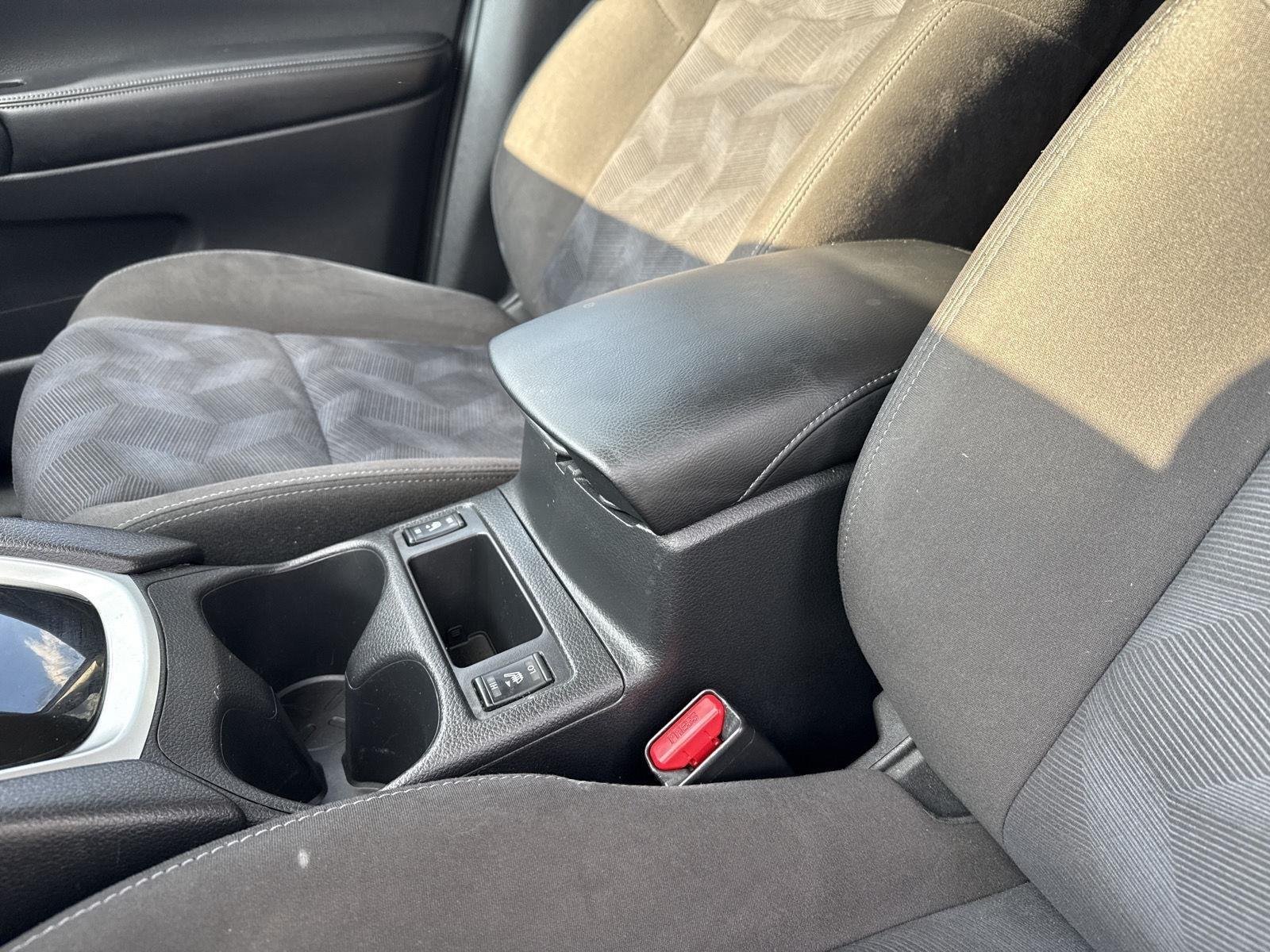 Used 2015 Super Black Nissan SV image 18