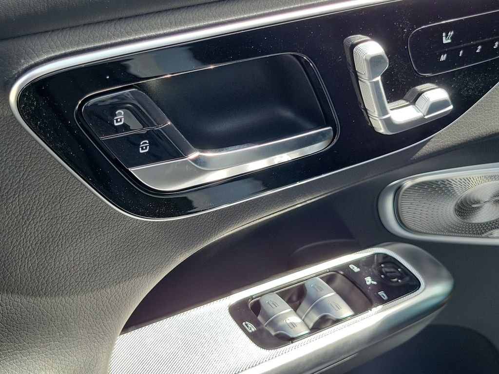 New 2027 Polar White Mercedes-Benz GLC 300 image 14