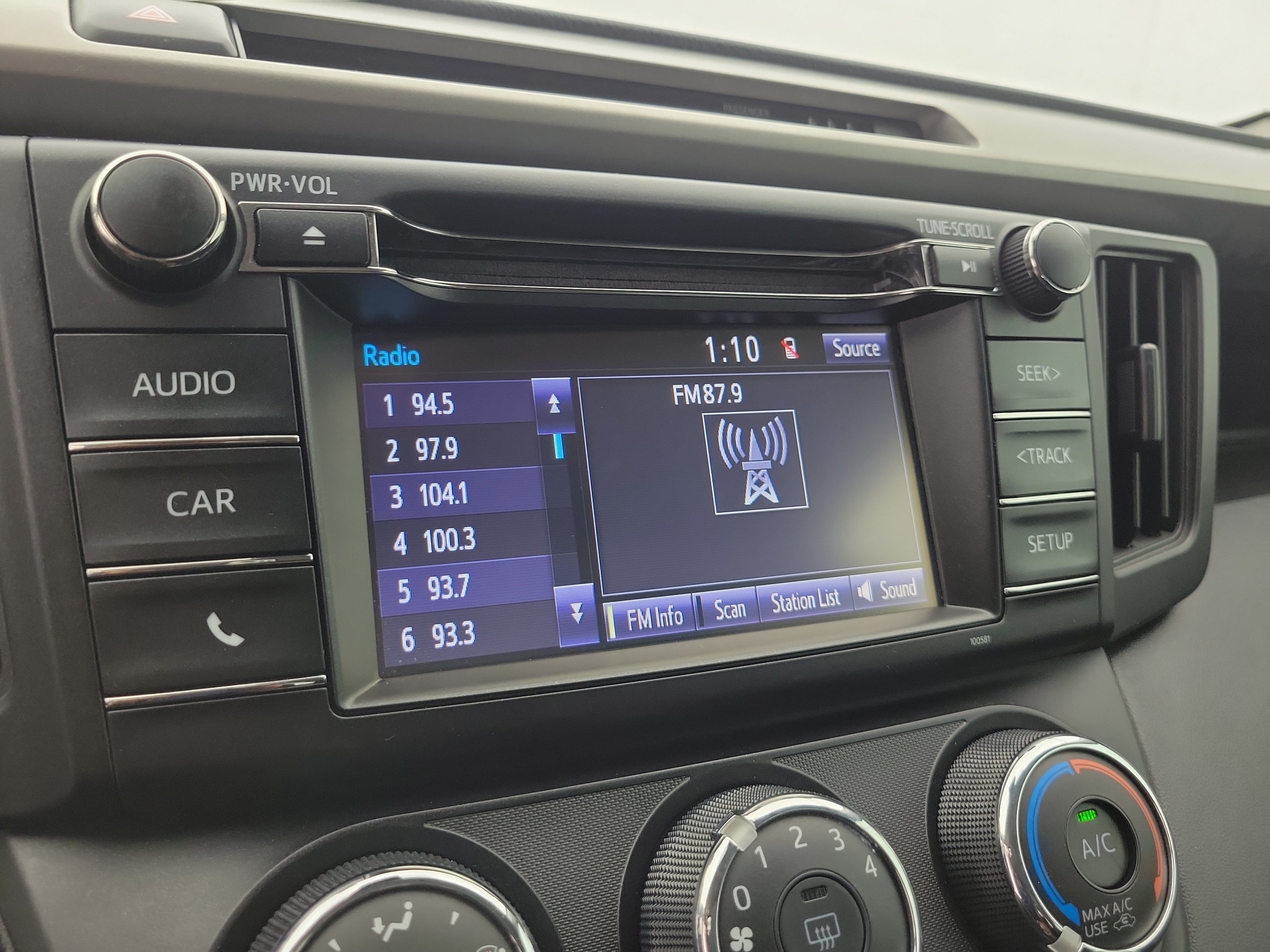 Used 2018 Super White Toyota LE image 27
