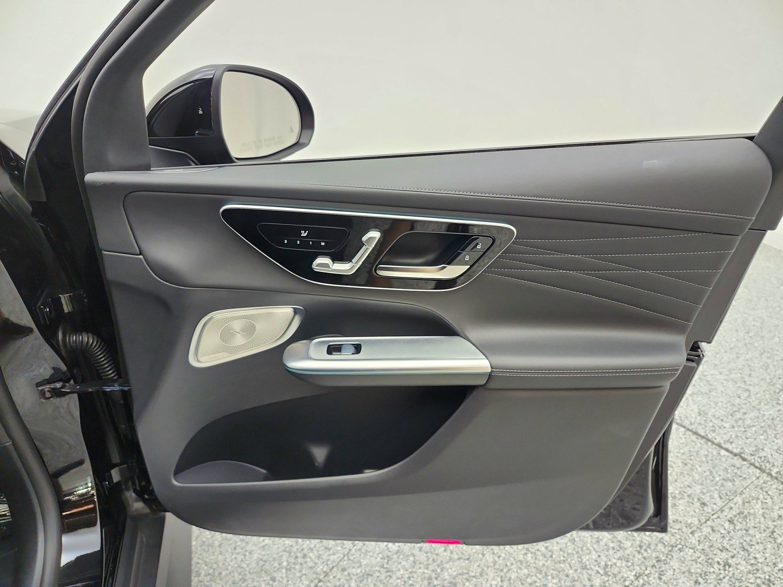 Used 2023 Black Mercedes-Benz GLC 300 SUV image 22